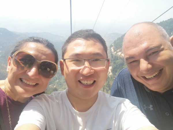 客户参观了我们的工厂